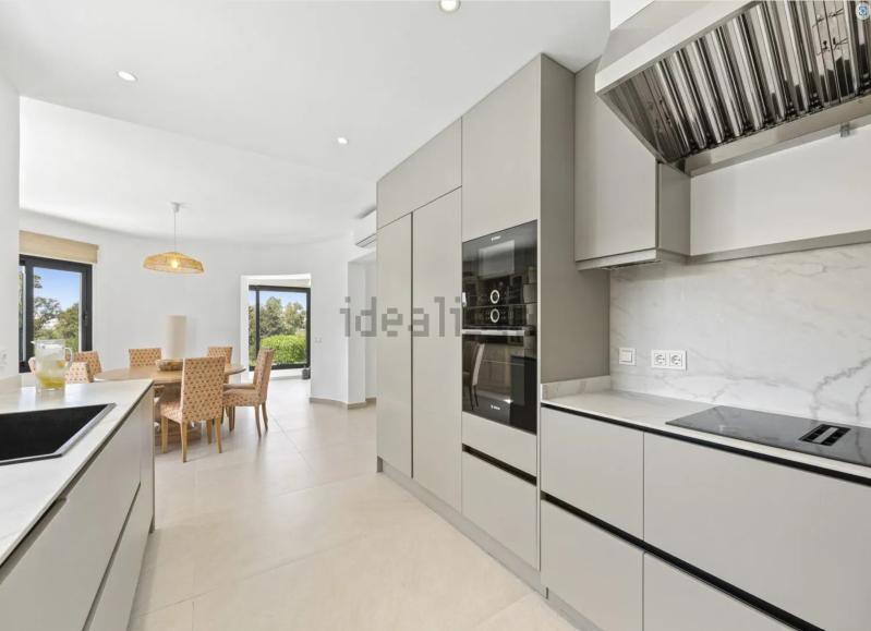 Cocina moderna gris