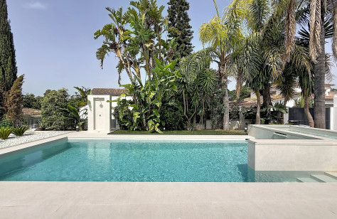 Piscina de la villa en Guadalmina Alta