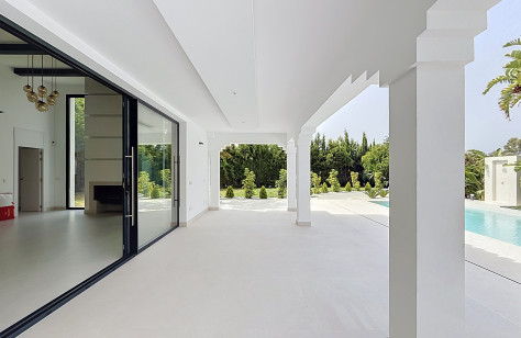 Porche de la villa en Guadalmina Alta