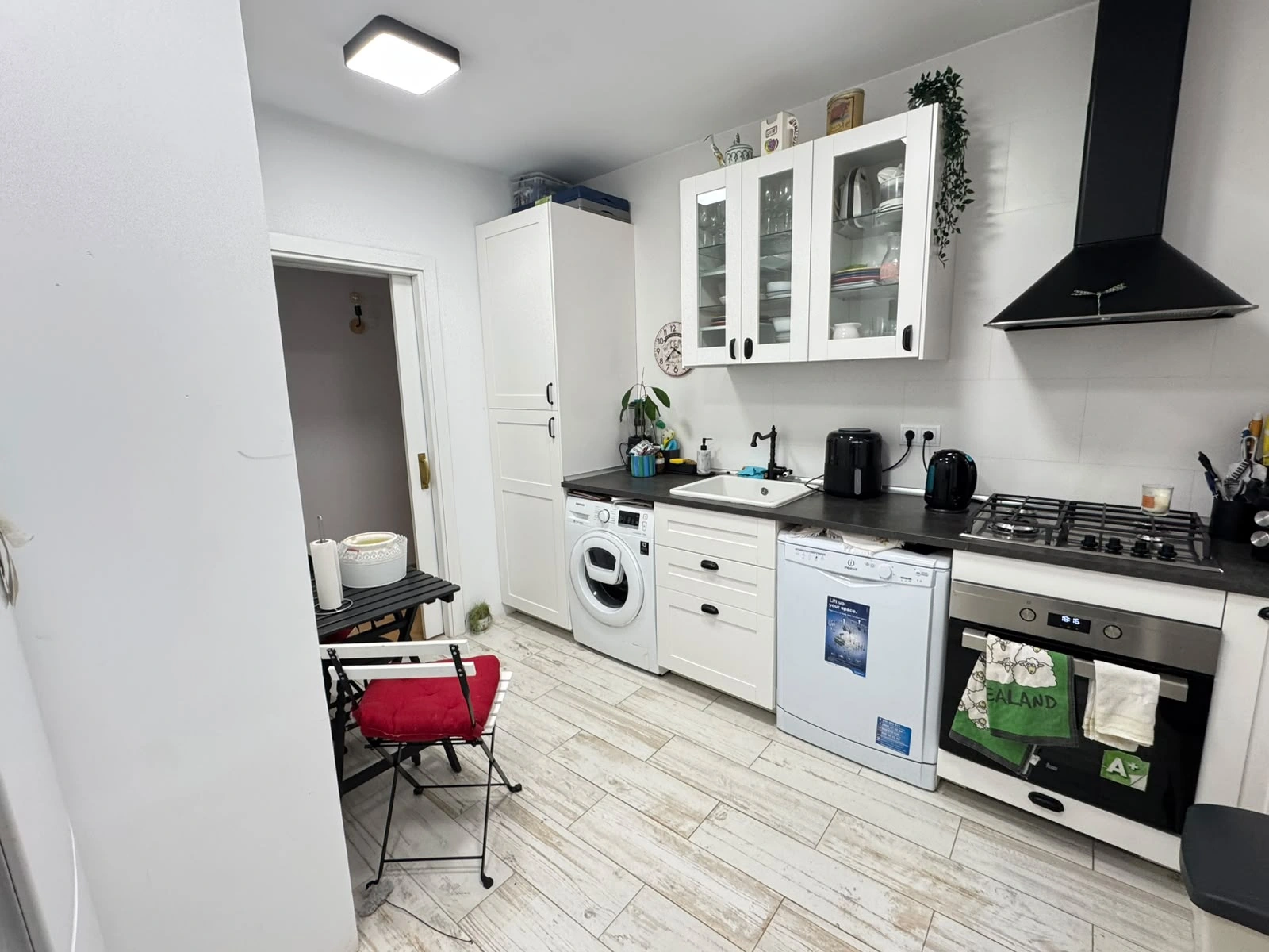 Separate kitchen on Príncipe de Vergara