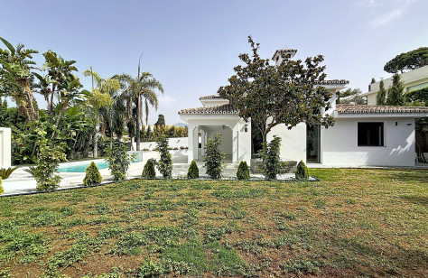 Jardín de la villa en Guadalmina Alta