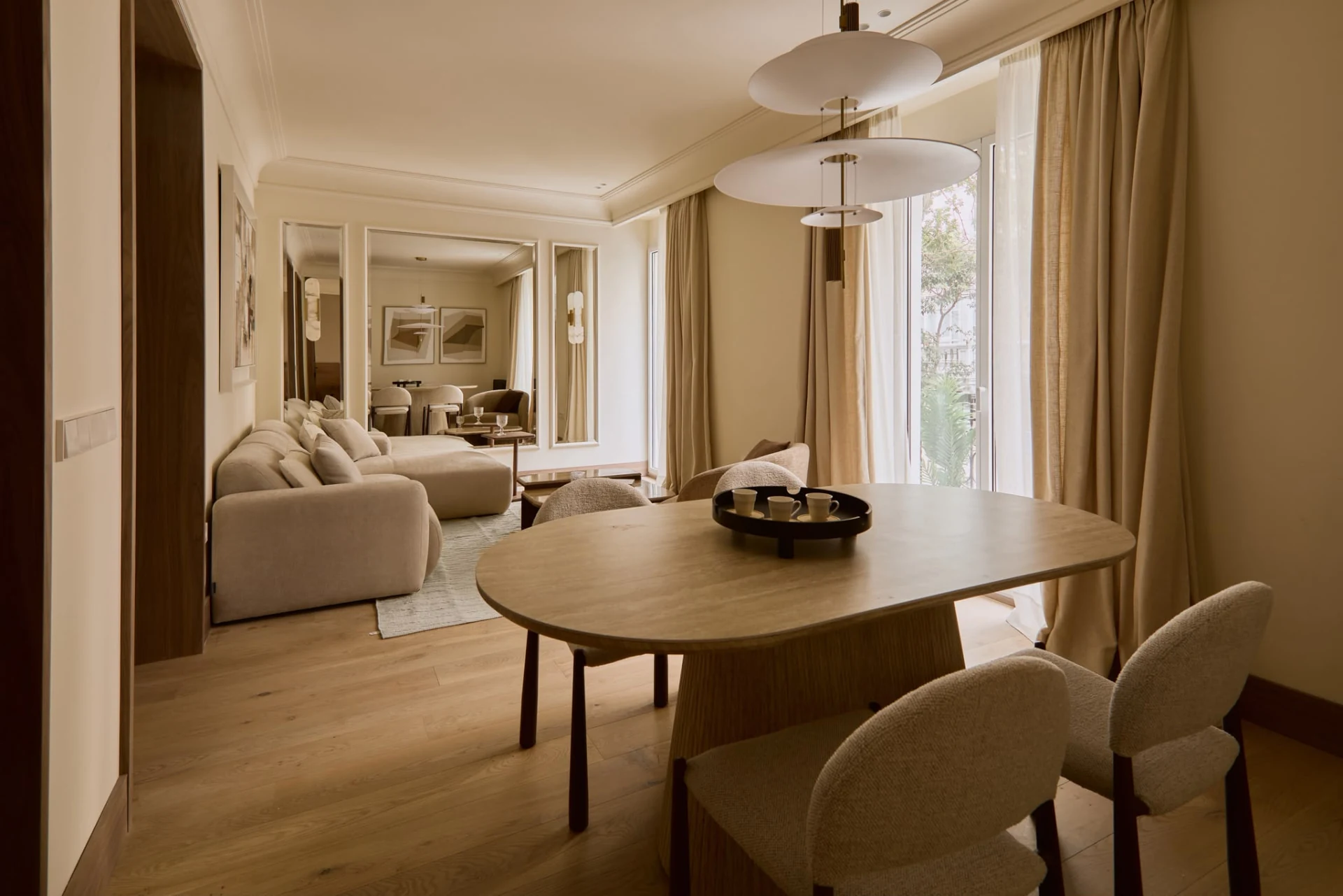 Living and dining room with windows and a dining table on Don Ramón de la Cruz