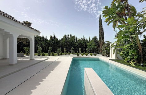 Piscina de la villa en Guadalmina Alta