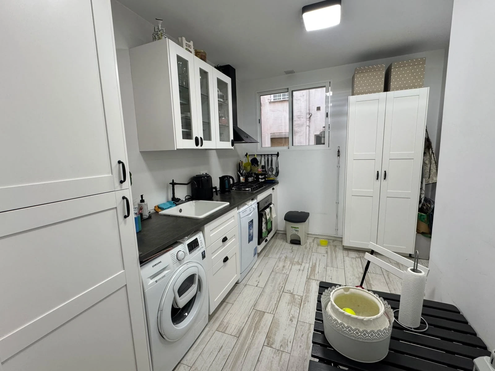 Separate kitchen, second view on Príncipe de Vergara
