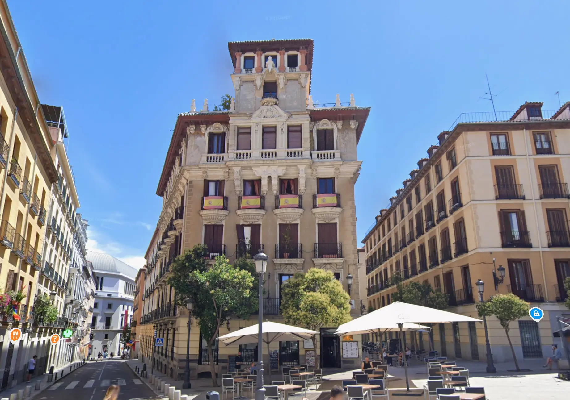Fachada de la casa-palacio de 1910 en la plaza de Ramales, Madrid