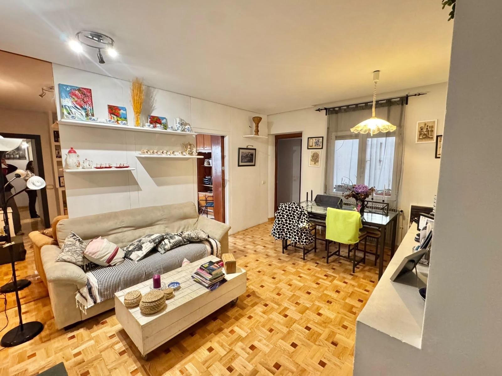 Living and dining room, second view on Príncipe de Vergara