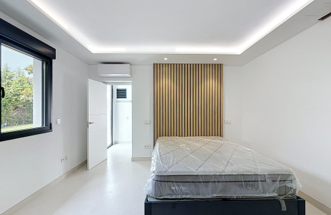 Dormitorio de la villa en Guadalmina Alta