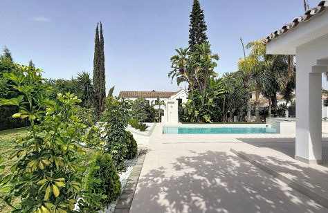 Piscina de la villa en Guadalmina Alta