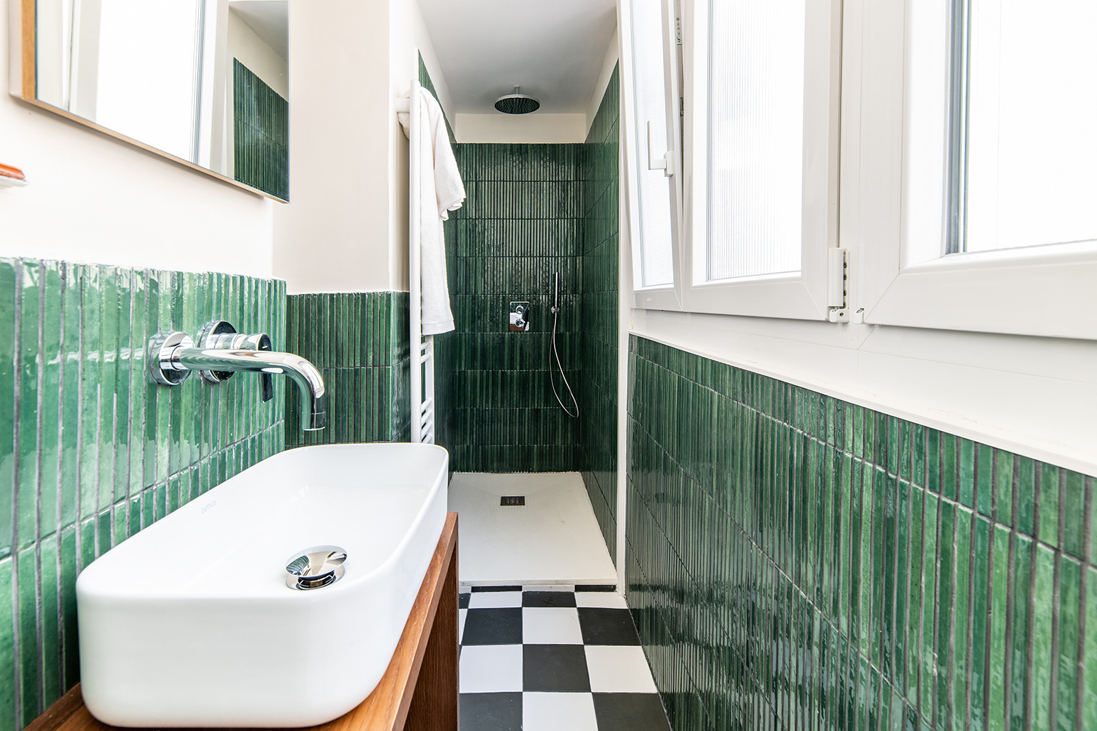 Segundo baño en azulejo verde