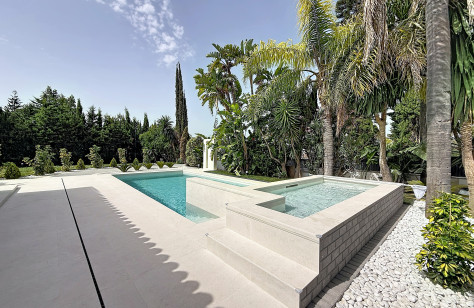 Piscina de la villa en Guadalmina Alta