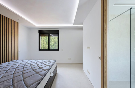 Dormitorio de la villa en Guadalmina Alta